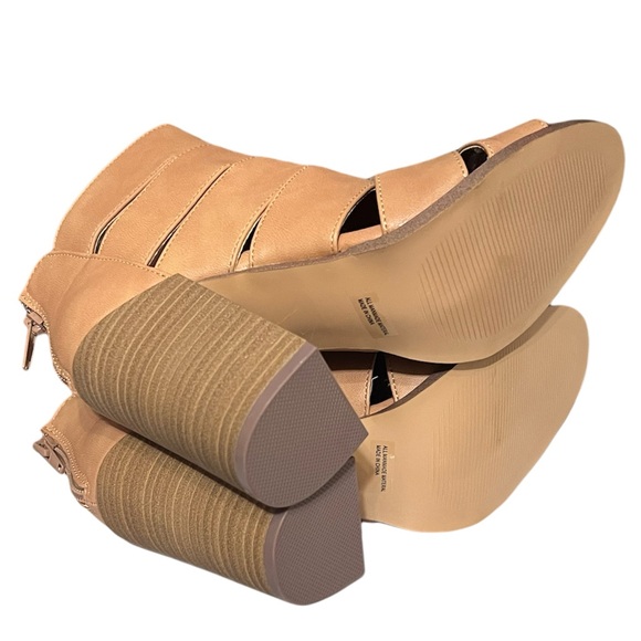 Francesca’s Report Blanche Peep Toe Sandals - Picture 6 of 10